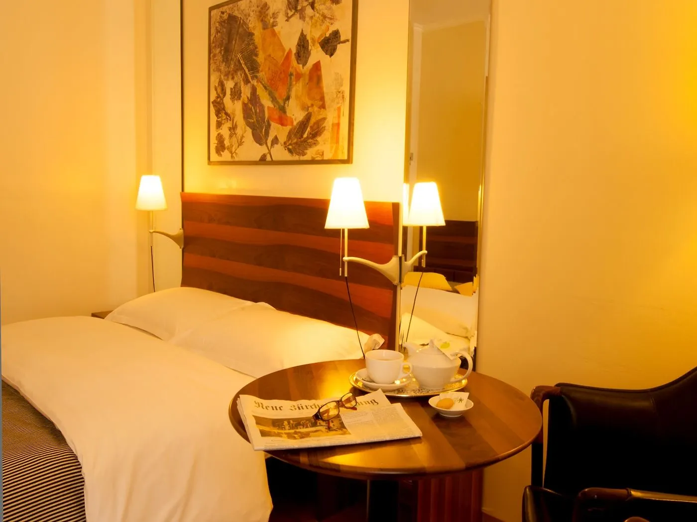 Central Plaza Zurich 4*,